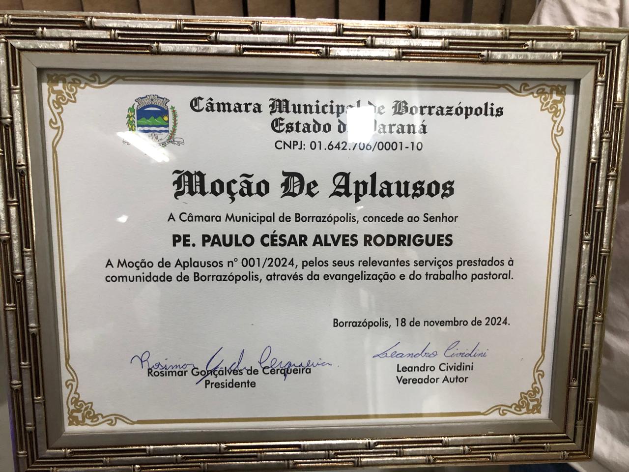 Sessão Solene de 18/11/2024: Câmara Municipal Concede Moção de Aplausos ao Pe. Paulo César Alves Rodrigues